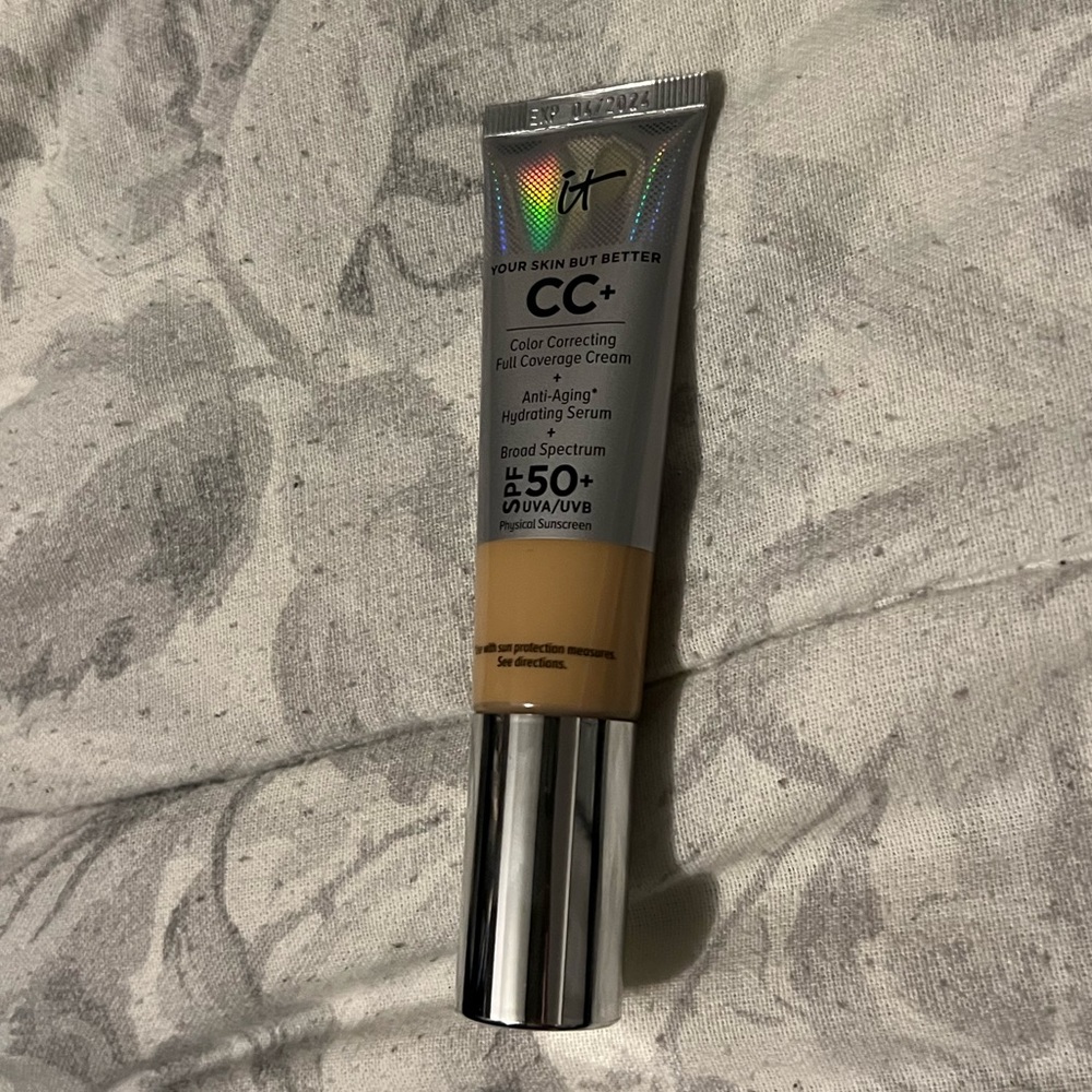 It cosmetics cc your skin but better foundation MEDIUM TAN